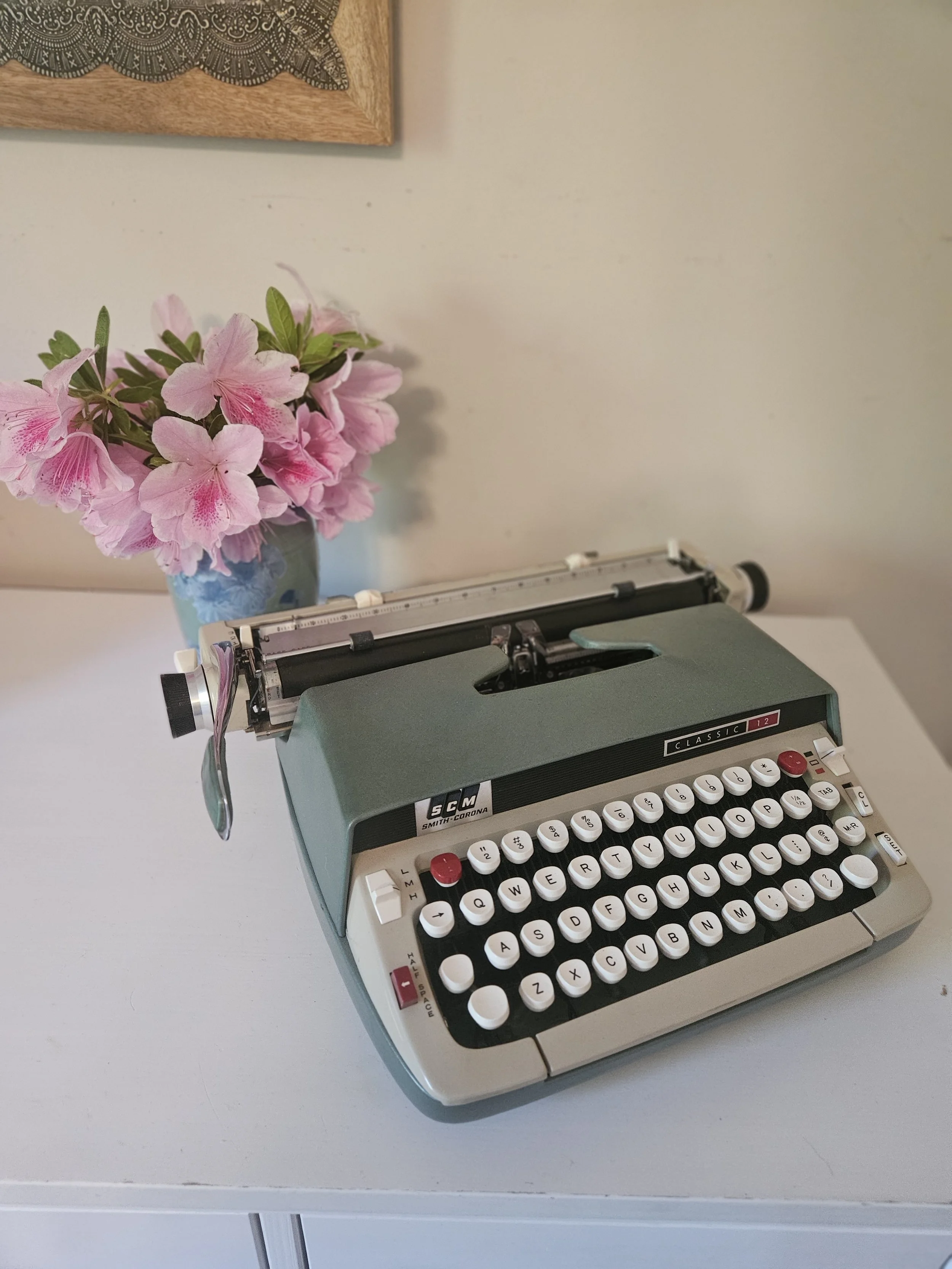 Circa 1967 Smith Corona Classic 12 Typewriter with Case — Classic